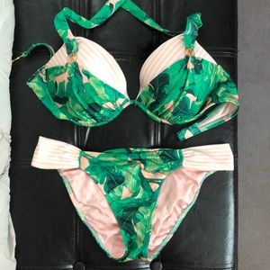 Victoria’s Secret bikini